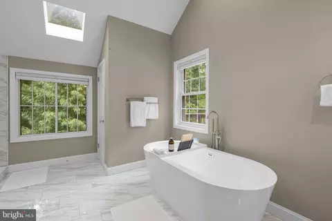 Bath - 650 Bryants Nursery Rd, Silver Spring, MD 20905 photo 1 of 9
