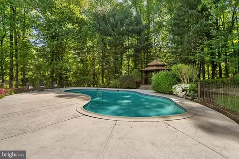 Exterior - 650 Bryants Nursery Rd, Silver Spring, MD 20905 photo 8 of 14