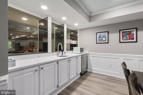 Entry Way - 650 Bryants Nursery Rd, Silver Spring, MD 20905 photo 8 of 10
