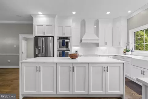 Kitchen - 650 Bryants Nursery Rd, Silver Spring, MD 20905 photo 3 of 5