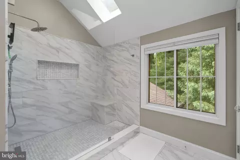 Bath - 650 Bryants Nursery Rd, Silver Spring, MD 20905 photo 2 of 9