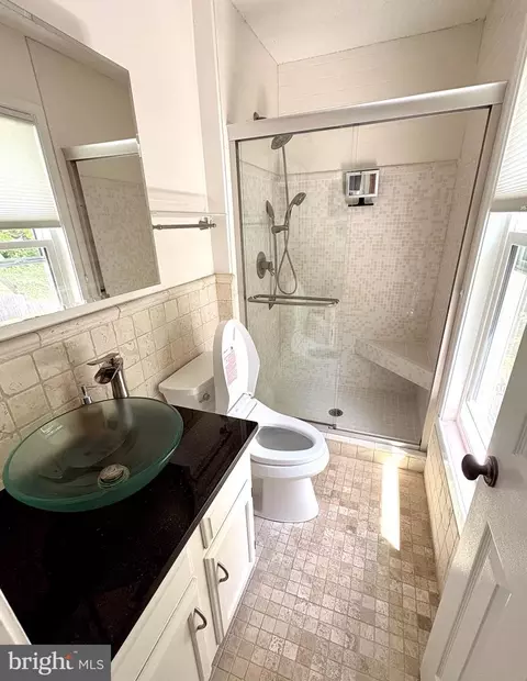 Bath - 117 Eastmoor Dr, Silver Spring, MD 20901 photo 2 of 5