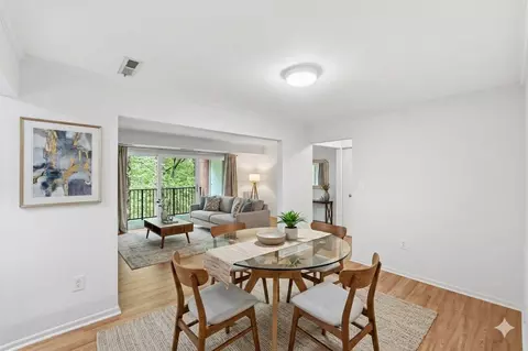 876 College Pkwy #201, Rockville, MD 20850