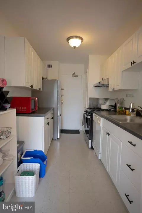 1900 Lyttonsville Rd #514, Silver Spring, MD 20910 photo 5