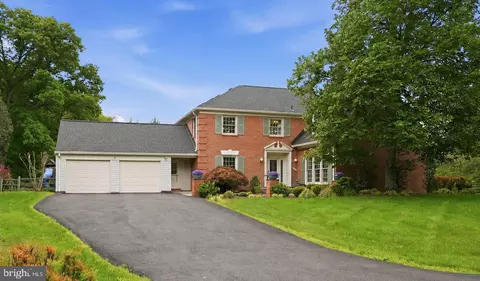 8100 Buckspark Ln E, Potomac, MD 20854