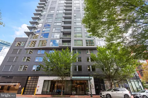 4960 Fairmont Ave #905, Bethesda, MD 20814