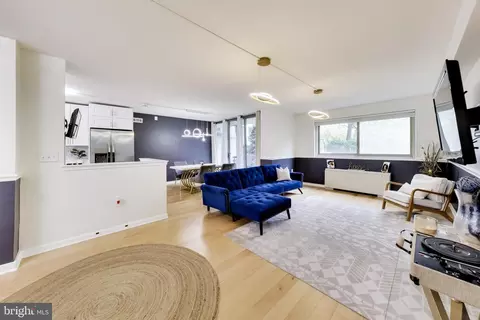 7333 New Hampshire Ave #102, Takoma Park, MD 20912
