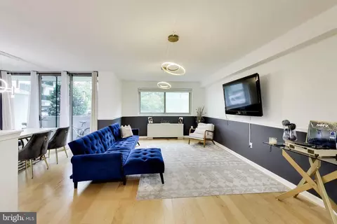 7333 New Hampshire Ave #102, Takoma Park, MD 20912
