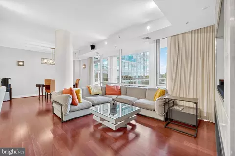 6820 Wisconsin Ave #4006, Bethesda, MD 20815