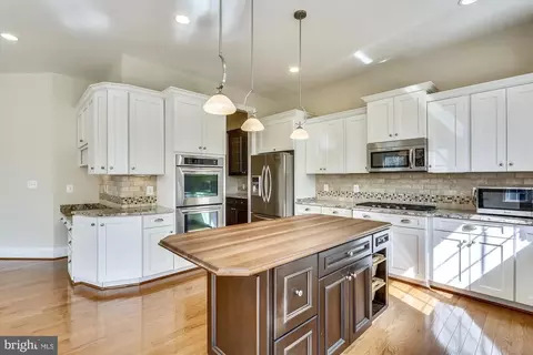 8205 River Quarry Pl, Bethesda, MD 20817