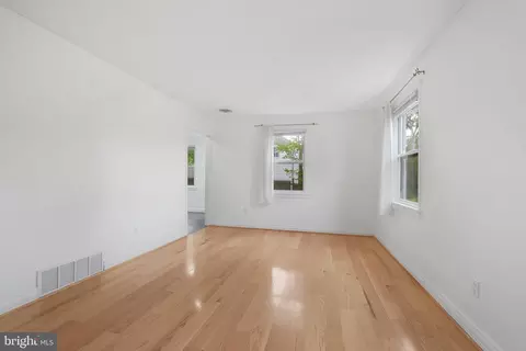 Living - 2807 Sheraton St, Silver Spring, MD 20906 photo 1 of 2