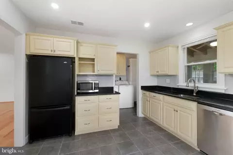 Kitchen - 2807 Sheraton St, Silver Spring, MD 20906 photo 2 of 2