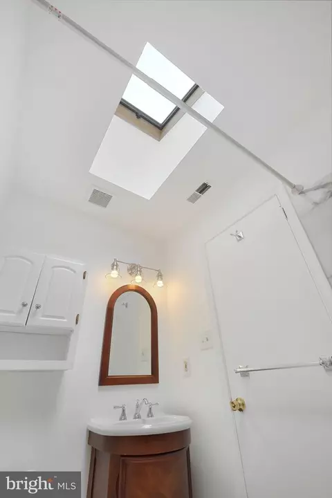 Bath - 2807 Sheraton St, Silver Spring, MD 20906 photo 2 of 3
