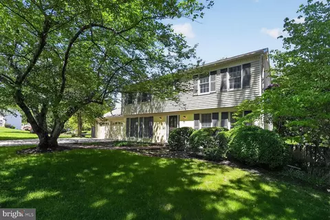 16929 Briardale Rd, Rockville, MD 20855