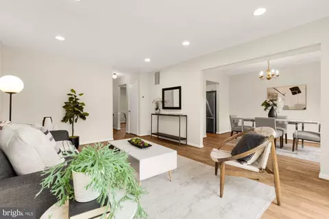 19 Shagbark Ct, Rockville, MD 20852