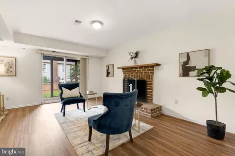 19 Shagbark Ct, Rockville, MD 20852