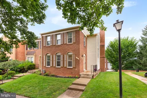 19 Shagbark Ct, Rockville, MD 20852