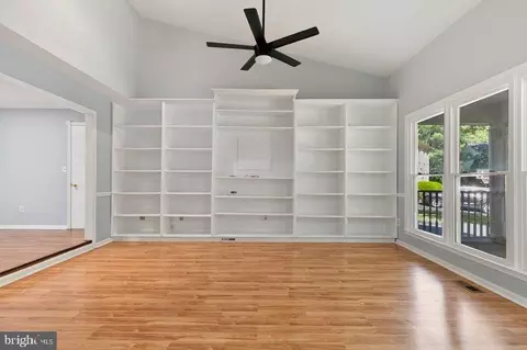 Living - 2205 Blue Valley Dr, Silver Spring, MD 20904 photo 10 of 16