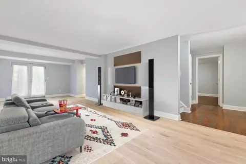 Living - 2205 Blue Valley Dr, Silver Spring, MD 20904 photo 14 of 16