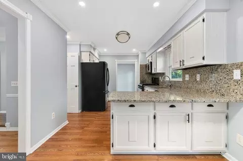 Entry Way - 2205 Blue Valley Dr, Silver Spring, MD 20904 photo 5 of 6