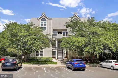 913 Hillside Lake Ter #412, Gaithersburg, MD 20878