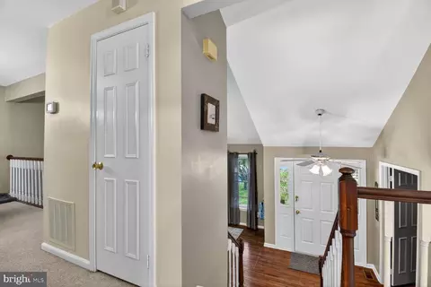 Entry Way - 604 Somersworth Way, Silver Spring, MD 20902 photo 3 of 3