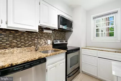 Kitchen - 2212 Washington Ave #103, Silver Spring, MD 20910 photo 2 of 4