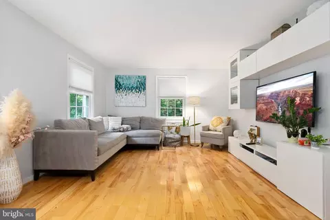 Living - 2212 Washington Ave #103, Silver Spring, MD 20910 photo 1 of 6