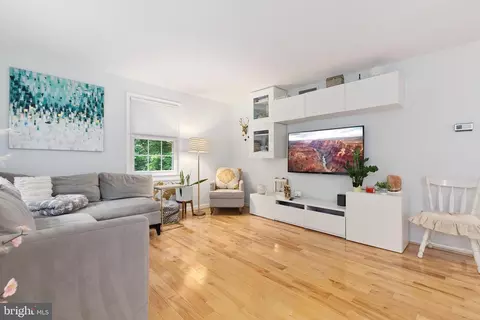 Living - 2212 Washington Ave #103, Silver Spring, MD 20910 photo 3 of 6