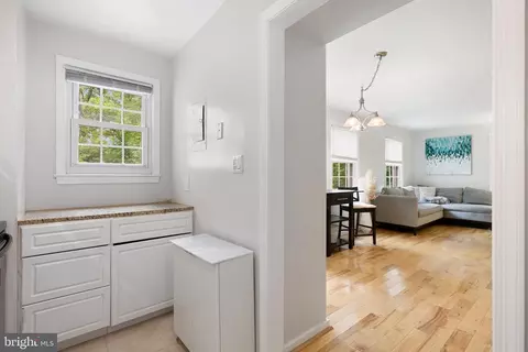 Entry Way - 2212 Washington Ave #103, Silver Spring, MD 20910 photo 3 of 4