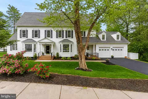 5221 Locust Ave, Bethesda, MD 20814