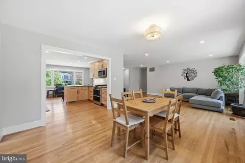 Dining - 14412 Sandy Ridge Rd, Silver Spring, MD 20904 photo 2 of 2