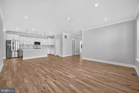 Living - 17049 Gathering St, Boyds, MD 20841 photo 2 of 4