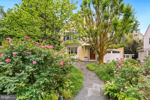 4004 Underwood St, Chevy Chase, MD 20815