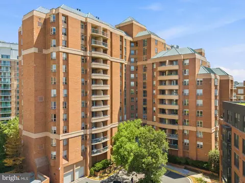 4808 Moorland Ln #607, Bethesda, MD 20814