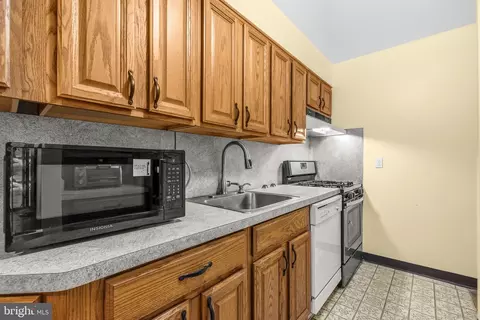 Kitchen - 2305 Greenery Ln #T-2-3, Silver Spring, MD 20906 photo 2 of 4
