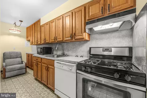 Kitchen - 2305 Greenery Ln #T-2-3, Silver Spring, MD 20906 photo 4 of 4