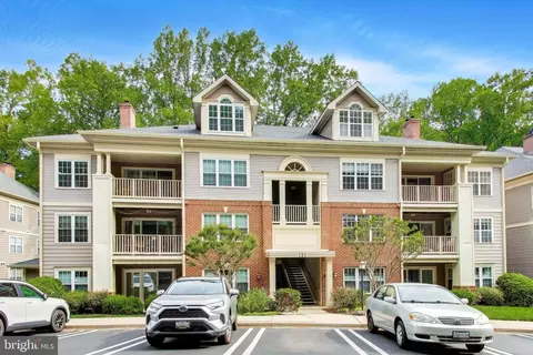 121 Timberbrook Ln #203, Gaithersburg, MD 20878