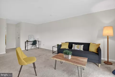 Living - 614 Sligo Ave #504, Silver Spring, MD 20910 photo 2 of 3