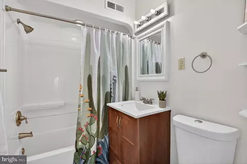 Bath - 614 Sligo Ave #504, Silver Spring, MD 20910 photo 1 of 1