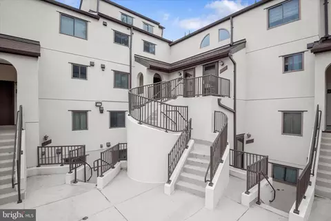 8908 Battery Pl #5, Bethesda, MD 20814