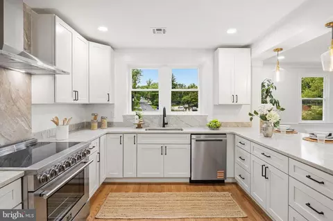Kitchen - 206 Shaw Ave, Silver Spring, MD 20904 photo 2 of 3