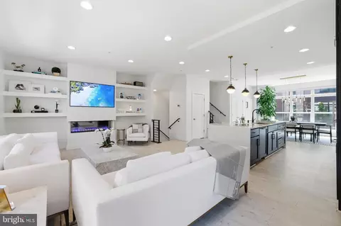 3913 Cranes Bill Ct, Rockville, MD 20852