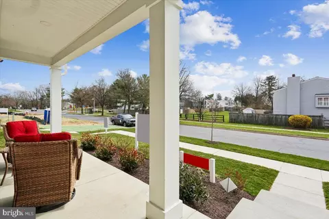 Exterior - 104 Allen Ln, Poolesville, MD 20837 photo 5 of 9
