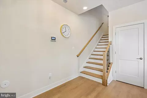 Entry Way - 104 Allen Ln, Poolesville, MD 20837 photo 6 of 11