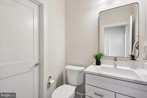Entry Way - 104 Allen Ln, Poolesville, MD 20837 photo 5 of 11