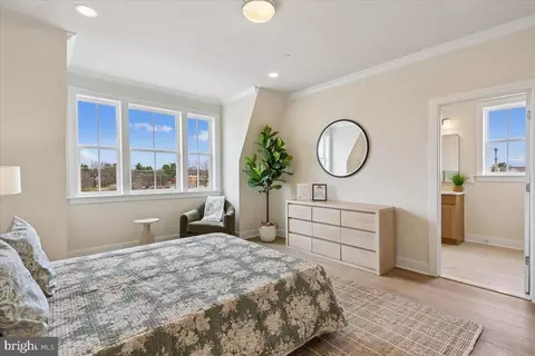 Bedroom - 104 Allen Ln, Poolesville, MD 20837 photo 2 of 8
