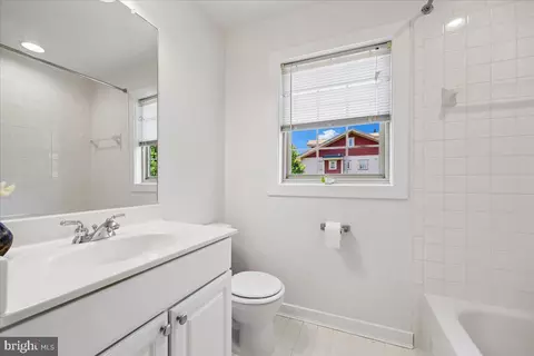 Bath - 3410 Snow Cloud Ln, Silver Spring, MD 20904 photo 3 of 4
