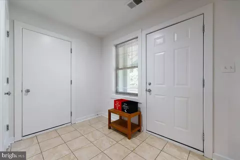 Entry Way - 3410 Snow Cloud Ln, Silver Spring, MD 20904 photo 8 of 10
