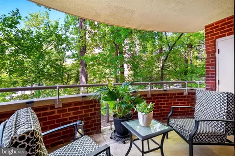 5802 Nicholson Ln #2-202, Rockville, MD 20852